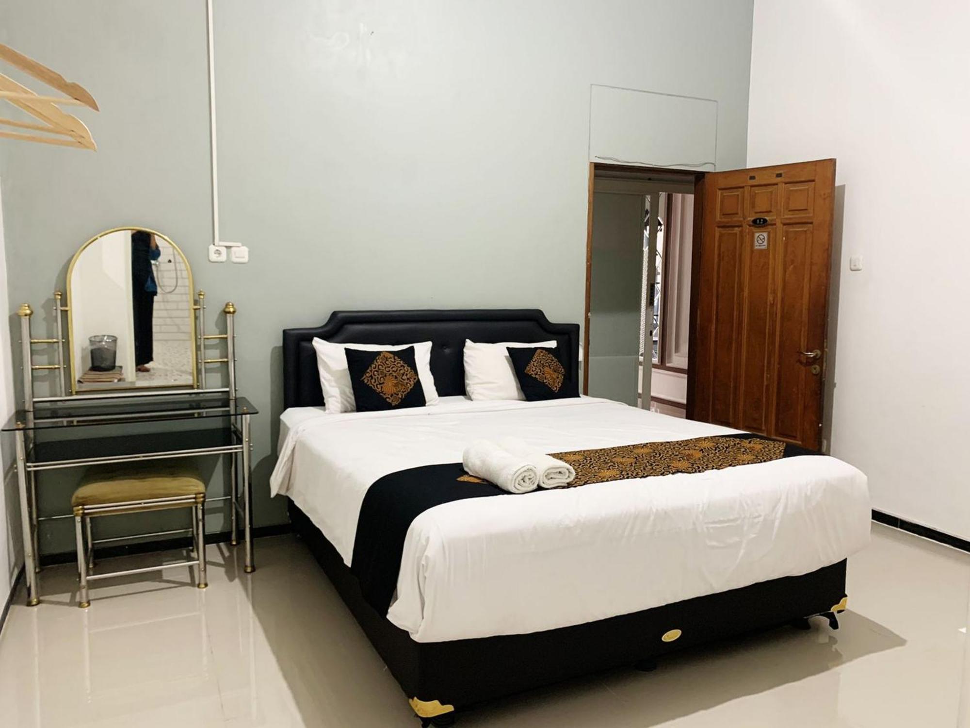Tjahaja Baroe Syariah Mitra Reddoorz At Dukuh Kupang Surabaya Exterior foto