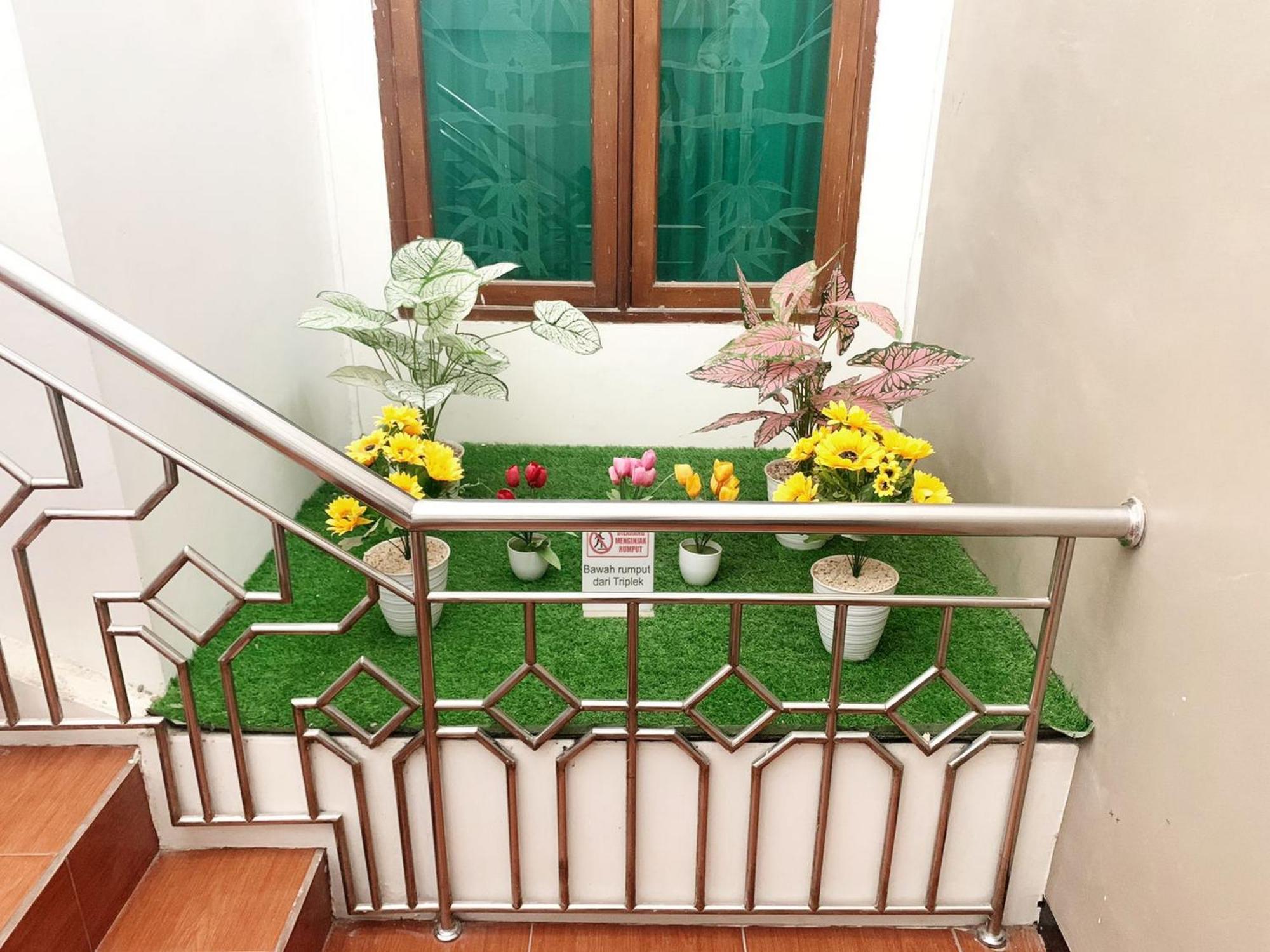 Tjahaja Baroe Syariah Mitra Reddoorz At Dukuh Kupang Surabaya Exterior foto